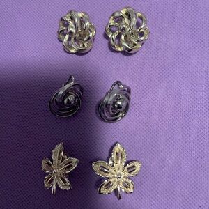 Lot of 3 gold vintage clip on earrings Sarah Coventry & Others